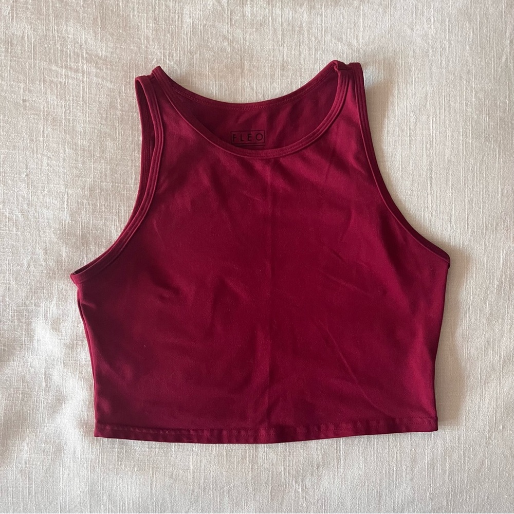 FLEO Tempo Crop Tank - Merlot color, size Large